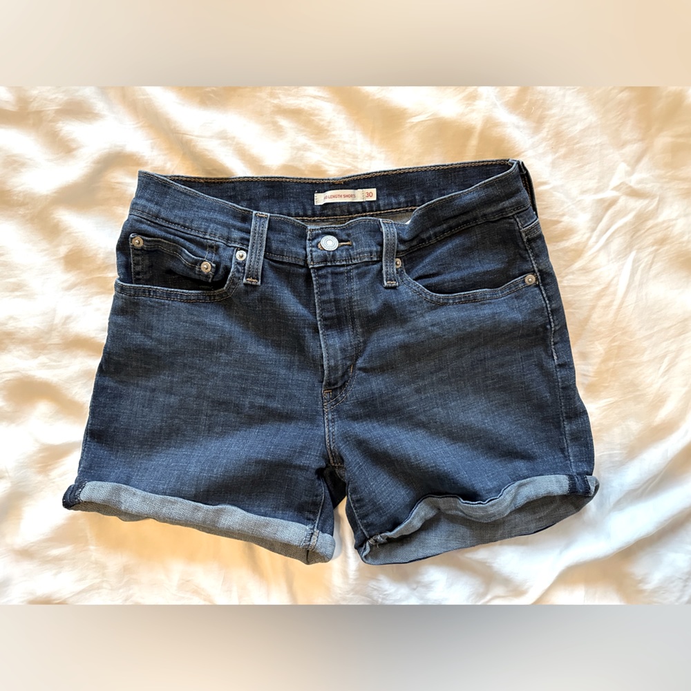 Levi mid length shorts size 30